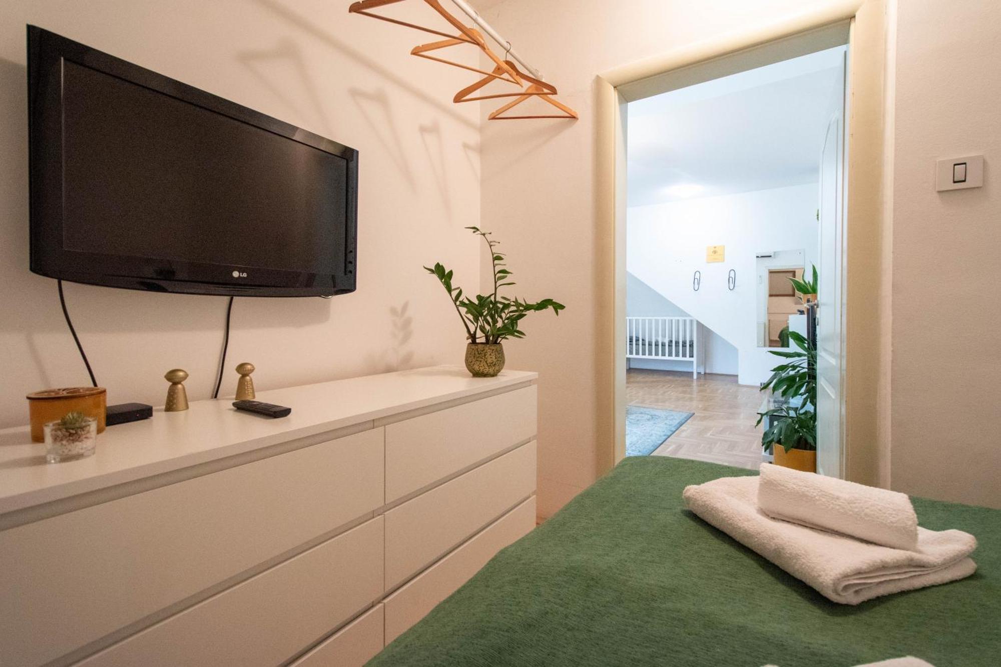 Spacious 1-Bedroom Apartment Novi Sad Dış mekan fotoğraf